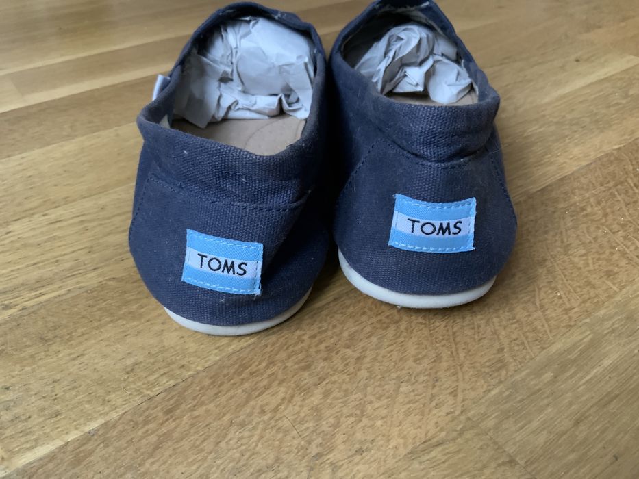 Buty TOMS M11 eu 44 29 cm z defektem  opis