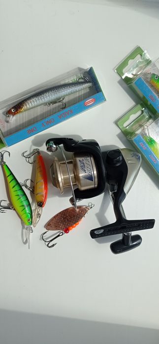 Набор Shimano AX 2500 FB, mepps aglia long 4,  воблеры