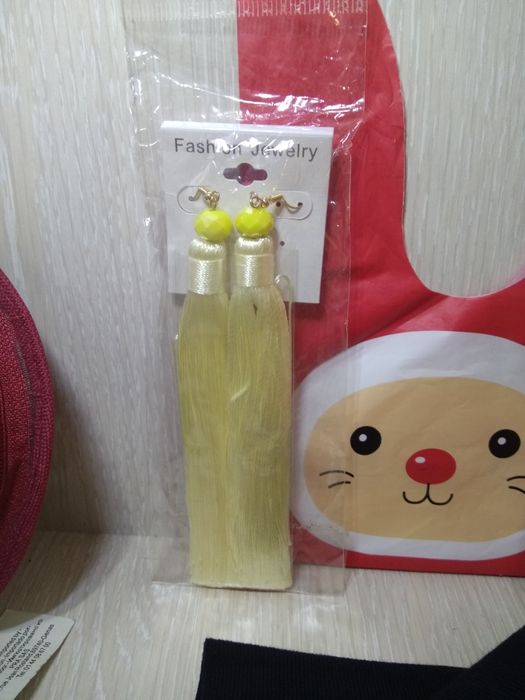 Маникюрный набор,ножницы,пилочка,сережки,носки,Yves Rocher