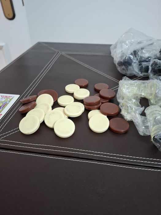 Mesa de Jogo 3-em-1 Premium (Xadrez, Damas e Gamão) – Impecável