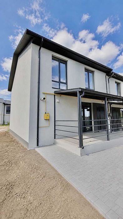 Продаж кутового таунхауса з ремонтом у центрі Якушинців. Без комісії!