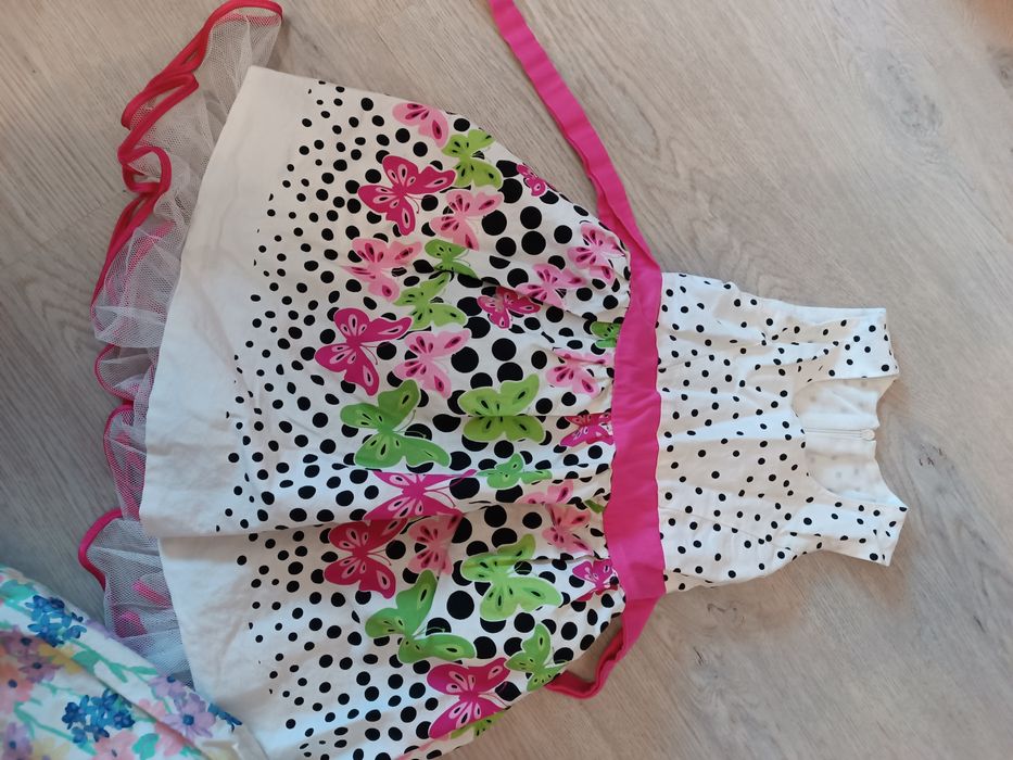 Zestaw 3 kwiecistych sukienek r 104