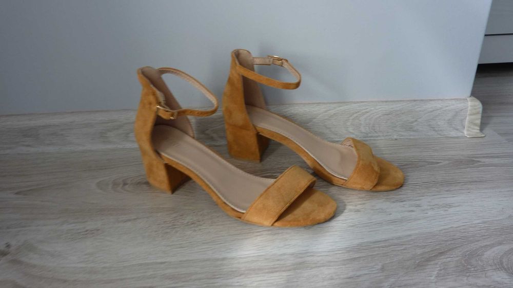 Sandałki musztardowe Bestelle rozmiar 38