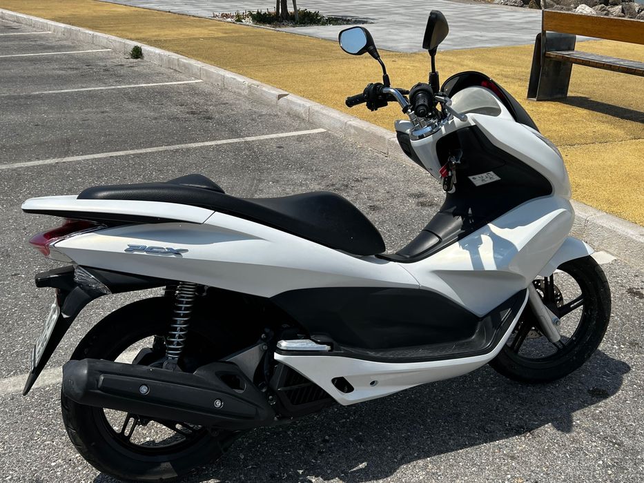Honda pcx 2011 com 1550kms reais