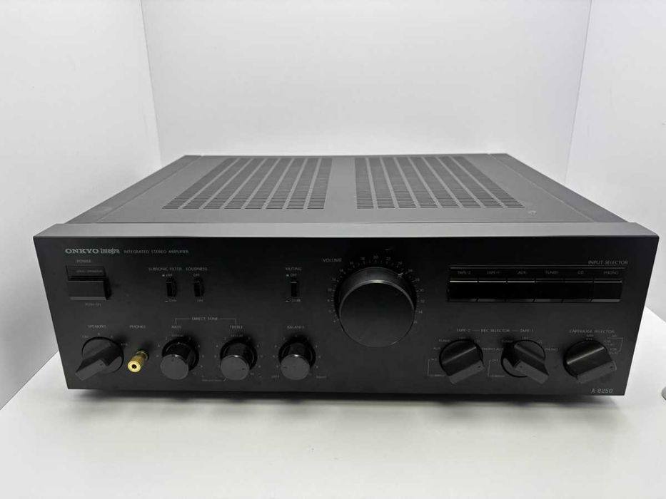 Klasyk Vintage: Onkyo A-8250 Integra 100 W na kanał przy 4 Ohm.