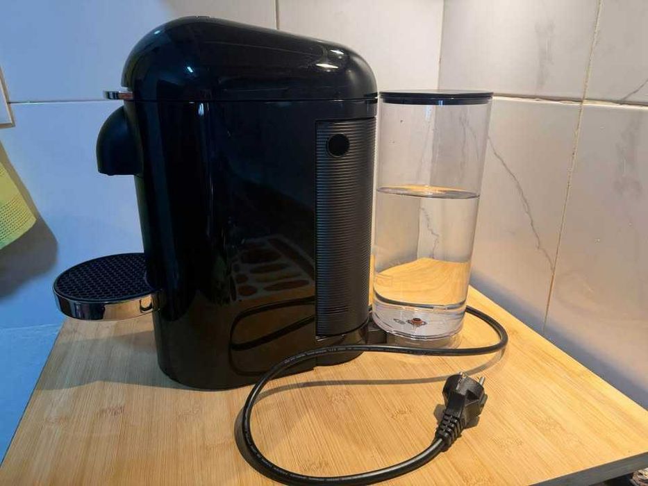 Máquina de Café Nespresso Vertuo – Como Nova + Oferta Espumador de Leite