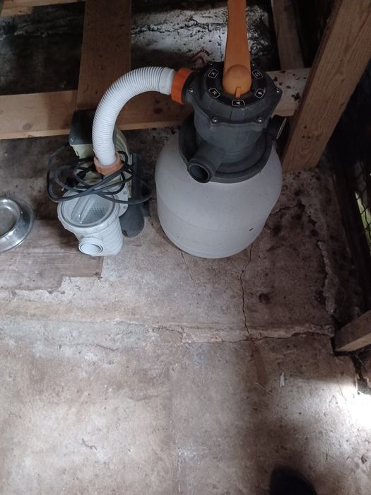 Vendo bomba de areia para piscina. Uma escadia