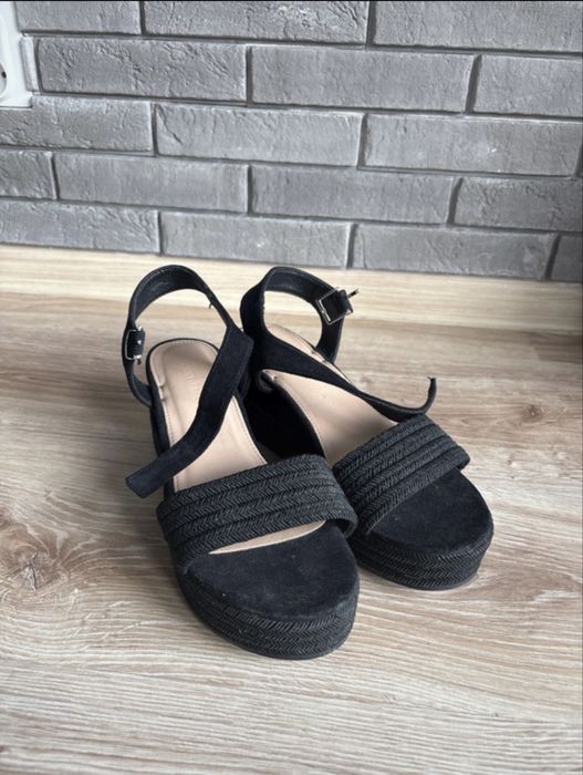 Sandałki na platformie