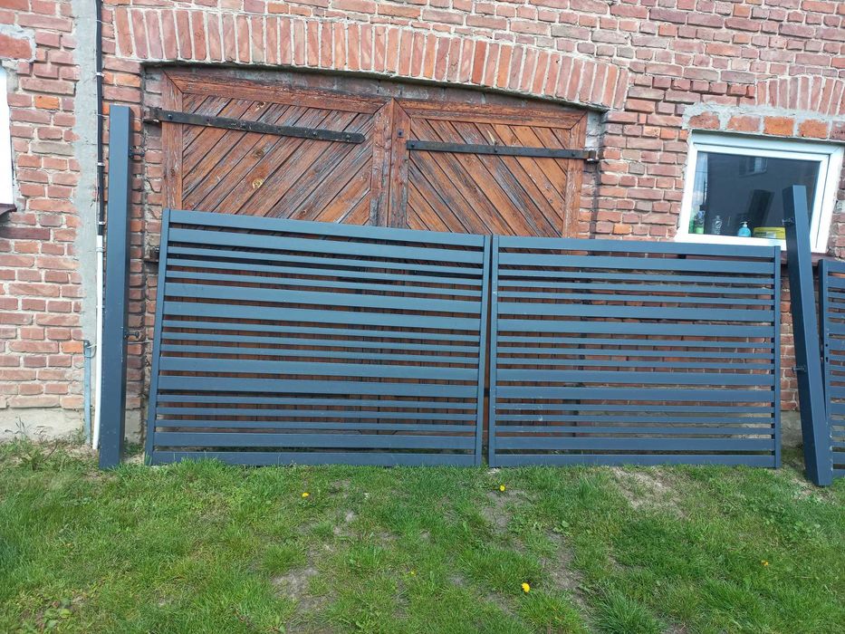 Brama skrzydłowa z furtką