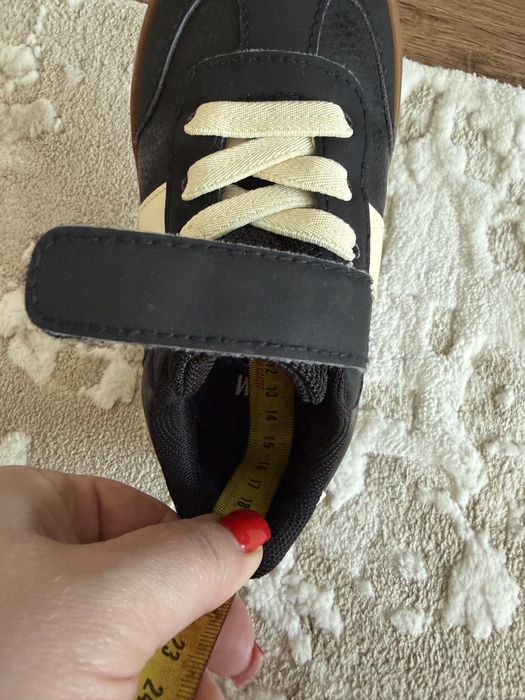 стильні дитячі кеди від H&M