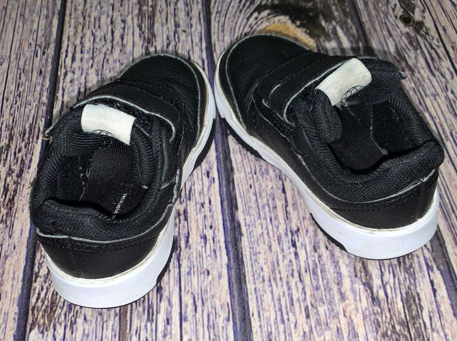 Демисезонные кроссовки Adidas для мальчика. размер 25 (14 см)