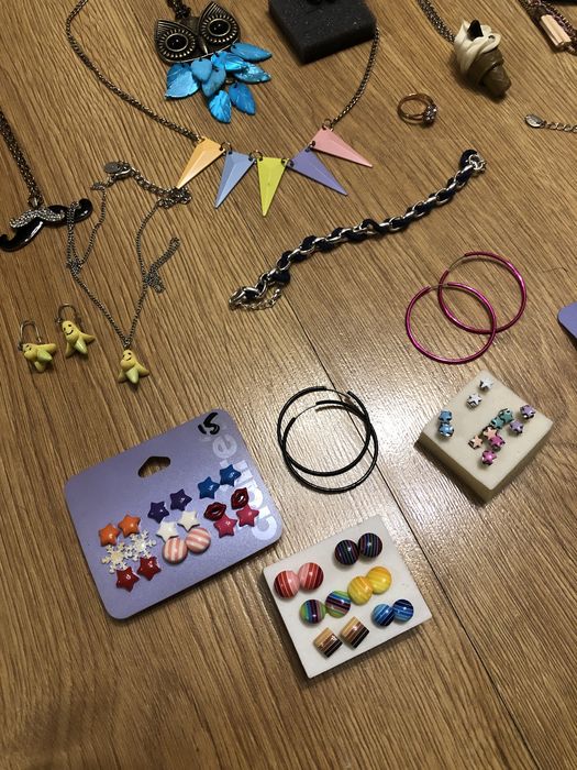 Zestaw biżuterii dla nastolatki naszyjniki bransoletki kolczyki