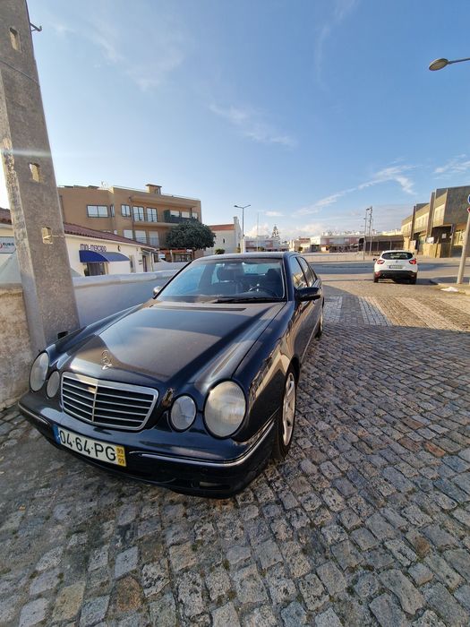 Mercedes-Benz E320
