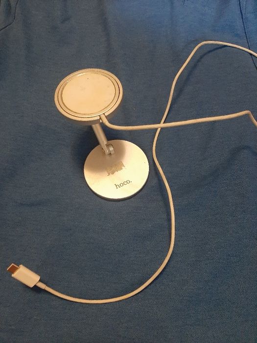 Беспроводное зарядное и подставка-держатель для него HOCO.