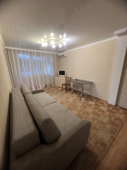 Центр міста. Двух кімнатна. Від власника.