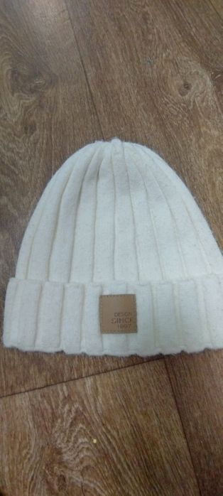 Зимова шапка для дівчинки на 4-6років