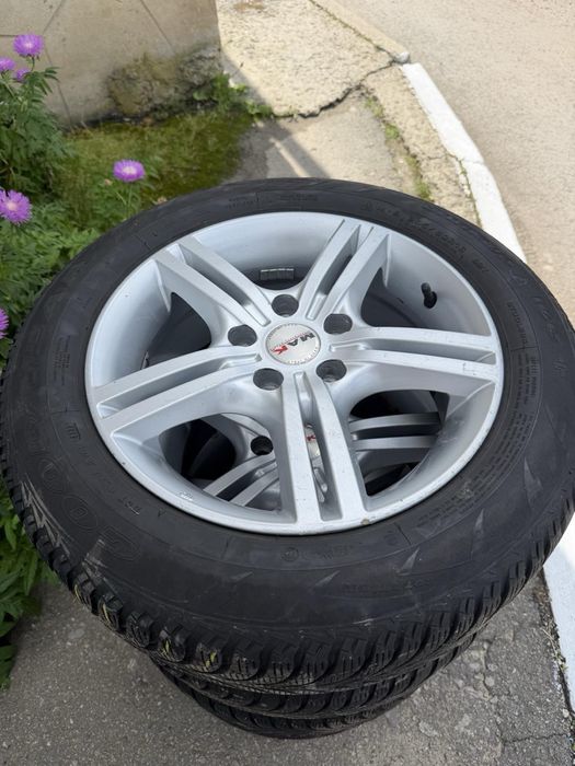 Goodyear Ultragrip 205/60 R16 Зима