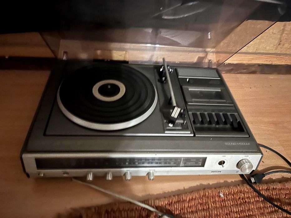 Giradiscos com leitor de cassetes