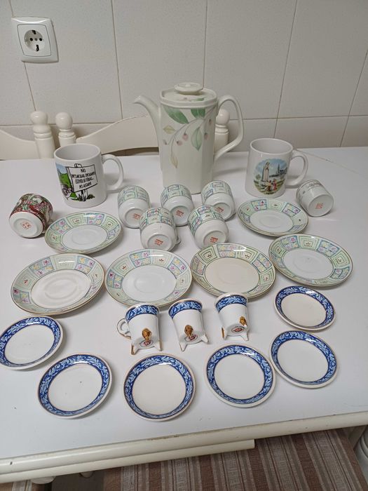 Serviços de chá ou café com bule e canecas