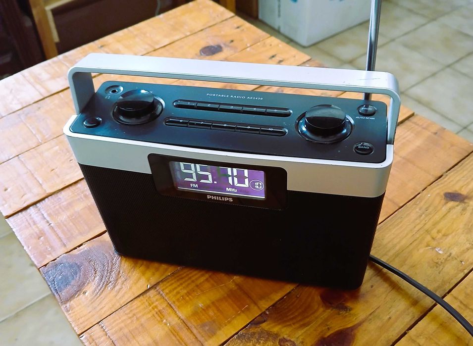 Rádio Philips modelo AE2430