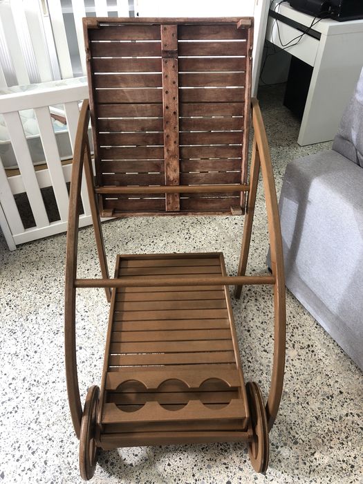 Carrinho de apoio, para bebidas.