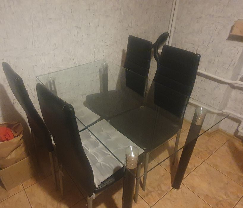 Stół Z Krzeslami