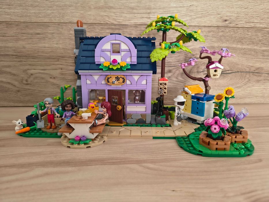 LEGO/ЛЕГО 42669 Friends Будиночок та квітник бджолярів
