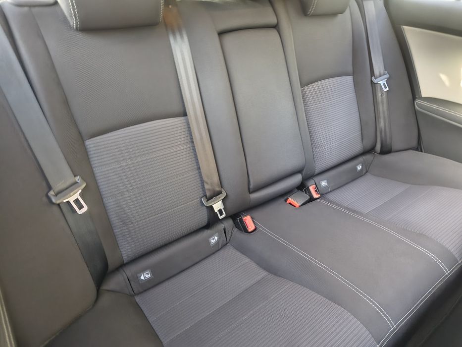 Czyste auto to podstawa  ! Świeża kanapa, dywan , zapraszam :)