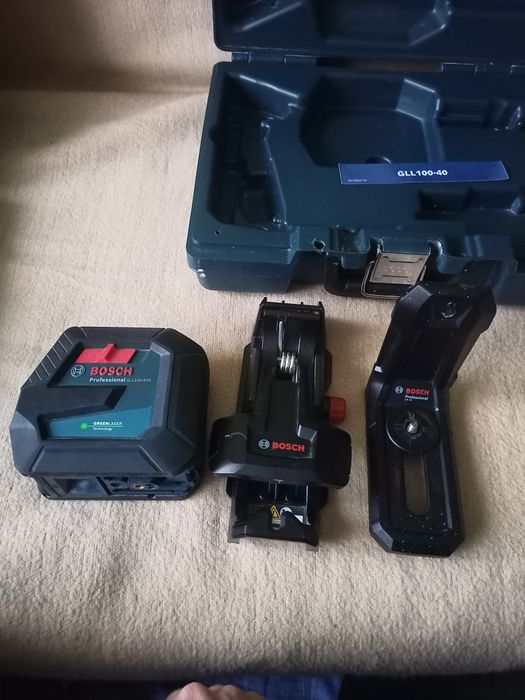 Laser krzyżowy BOSCH PROFESSIONAL GLL100-40G  praktycznie nie używany