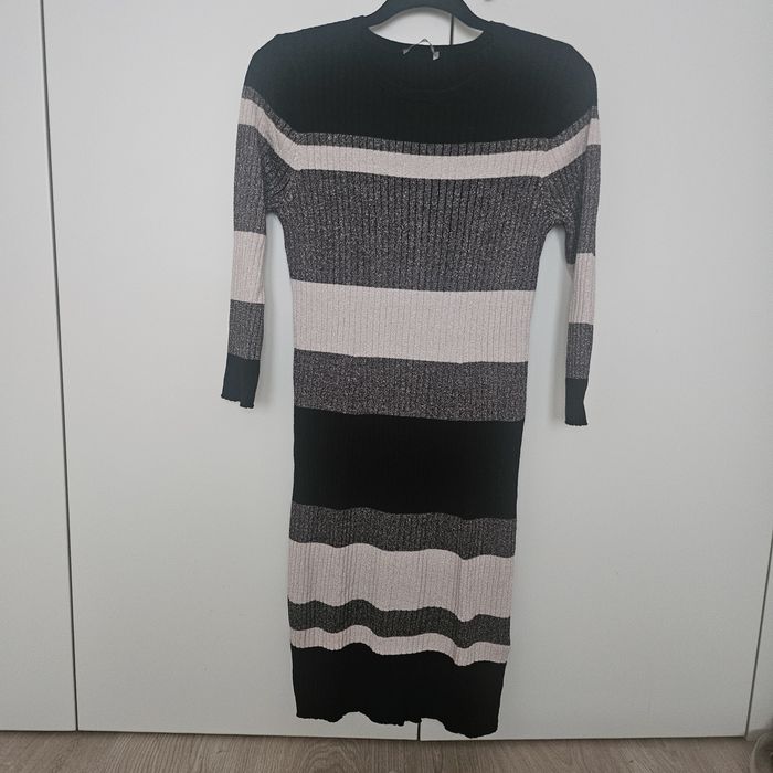 Sukienka z wiskozy Jake*s collection L