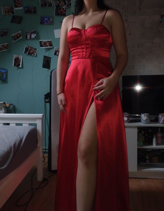 Sukienka wieczorowa czerwona gorset satynowa