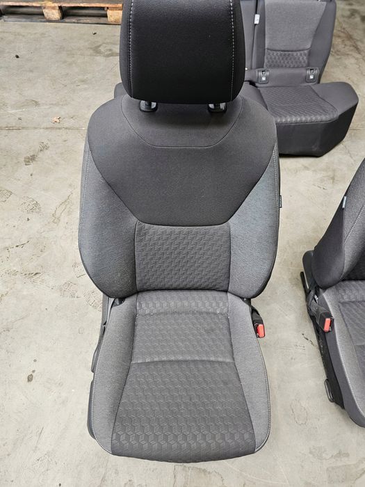 toyota yaris iv fotele kanapa środek