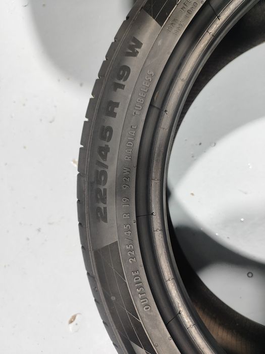 2 pneus semi novos 225-45R19 Continental - Oferta dos portes