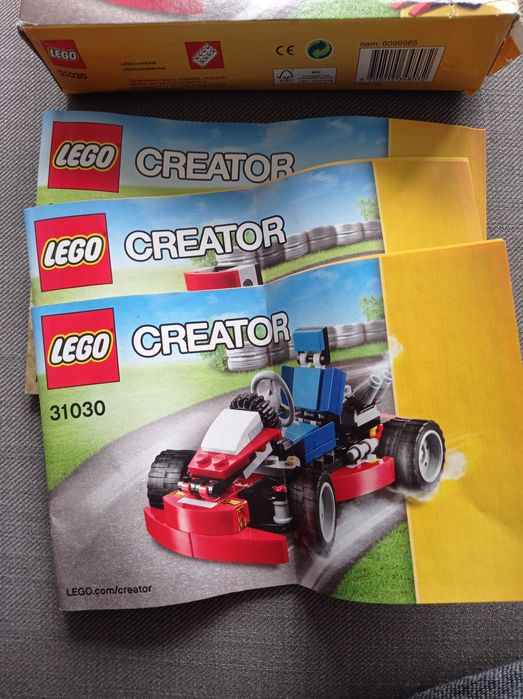 Pudełko i trzy instrukcje od zestawu LEGO 31030