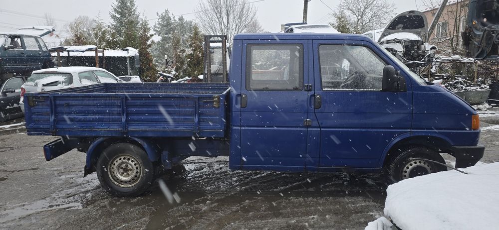 Drzwi zderzak lampa  silnik 2,4   57 kw VW Transporter T4 części