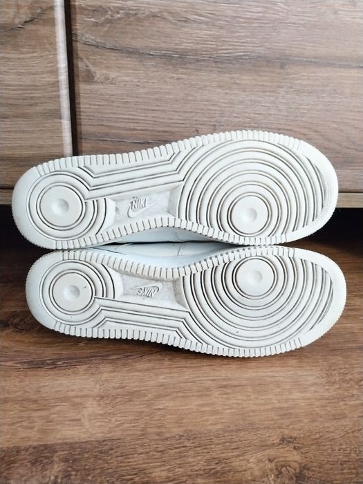 Nike Air Force 1 skóra naturalna o długości wkładki 32cm.