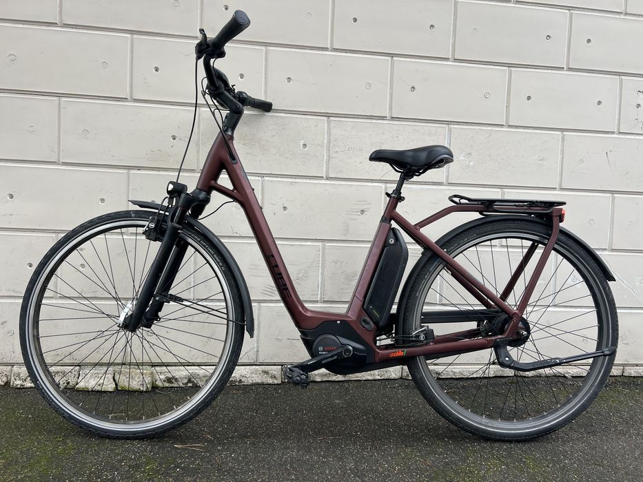 Електровелосипед Cube Town з двигуном Bosch+планетарка 7