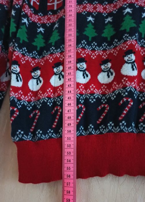 Новогодний свитерок как на мальчика так и на девочку.р134-140 на 9-10л