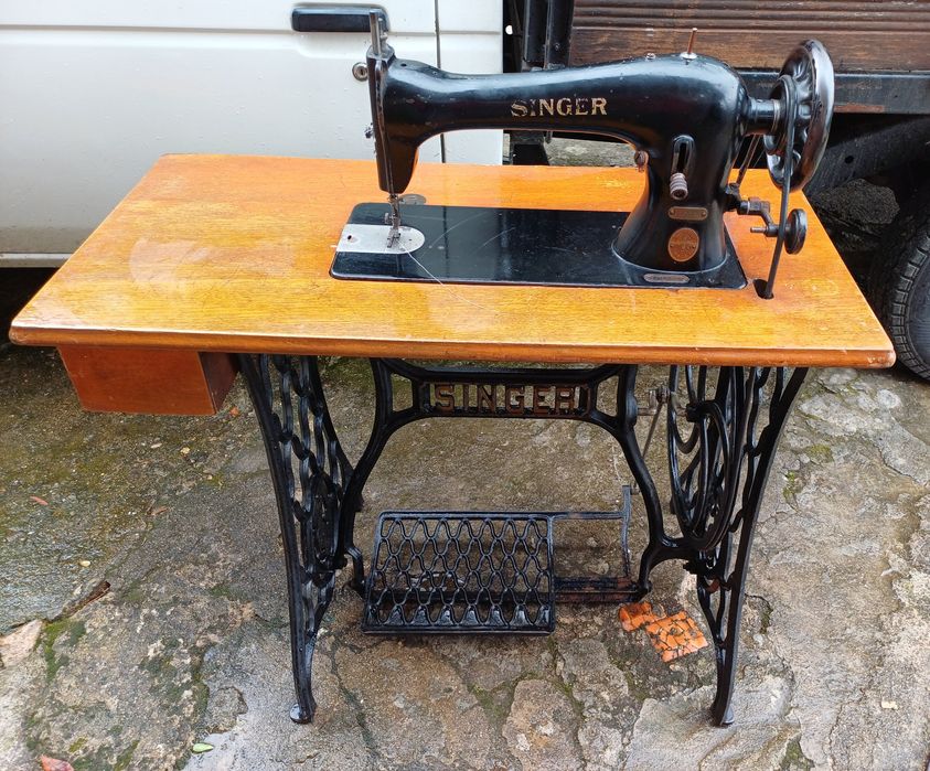 Máquina de Costura Singer,muito antiga e a funcionar