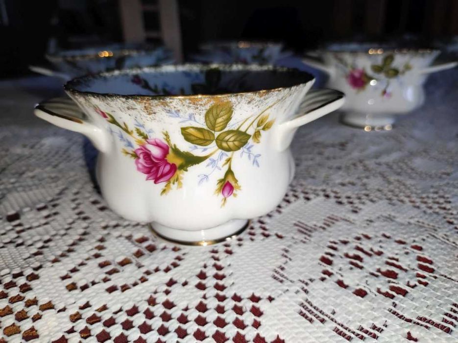 bulionówka porcelanowa Chodzież  Iwona złota róża