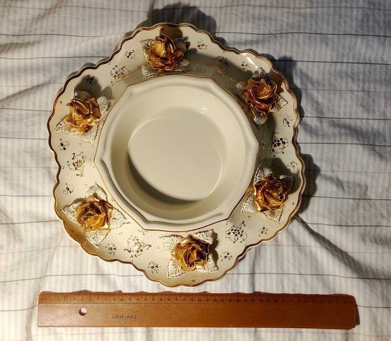 Prato grande decoração com flores em relevo