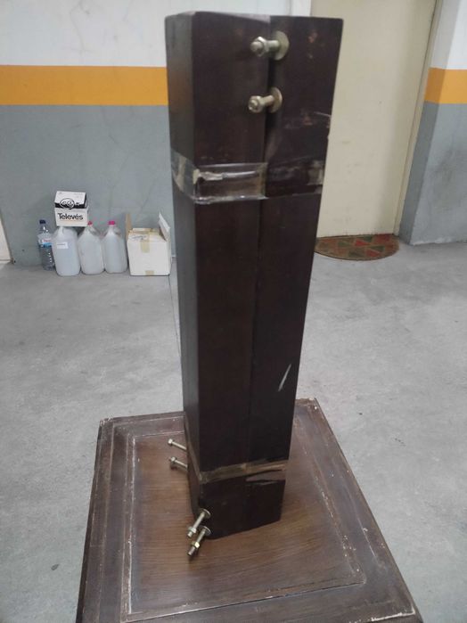 Mesa Rustica Para Varias Aplicações