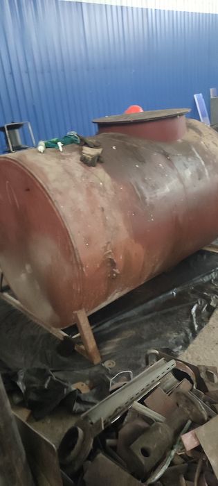 Продам металеву бочку на 4 куба