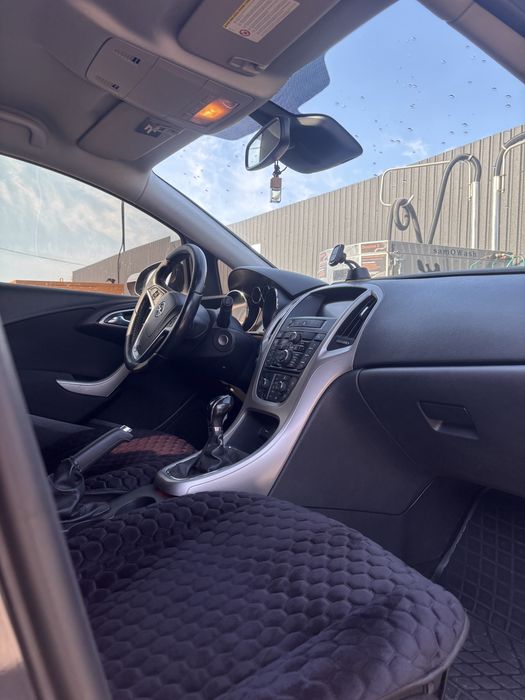 Opel Astra j 2011 року, 1,7 турбо дизель