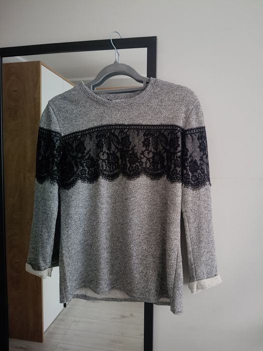 Sweterek damski z koronką