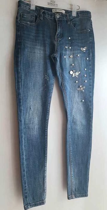 Calças ganga com pérolas e brilhos