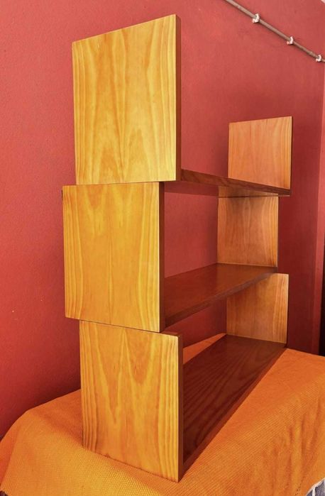 Secretária + Estante + 3 Prateleiras - M. Maciça - Negociável