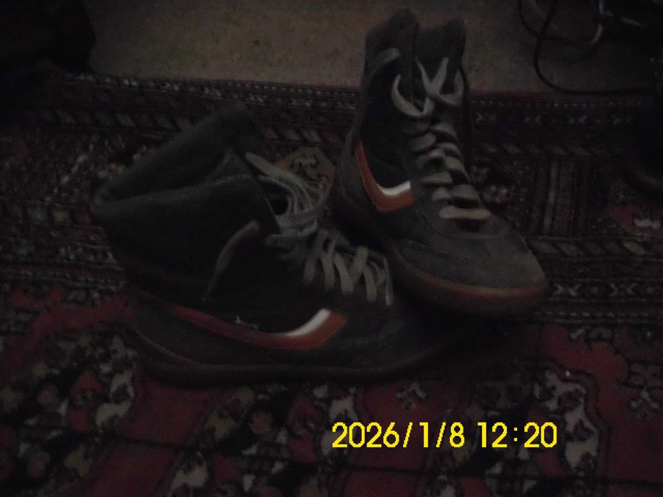 Sapatilhas de marca originais, impecaveis , APENAS 15