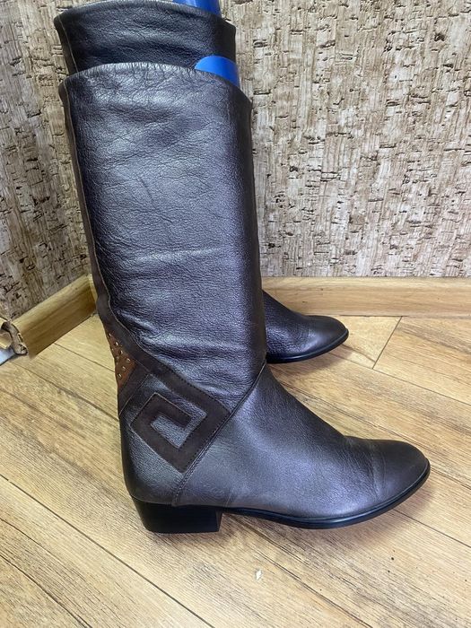 Кожаные сапоги трубы от бренда hush puppies.