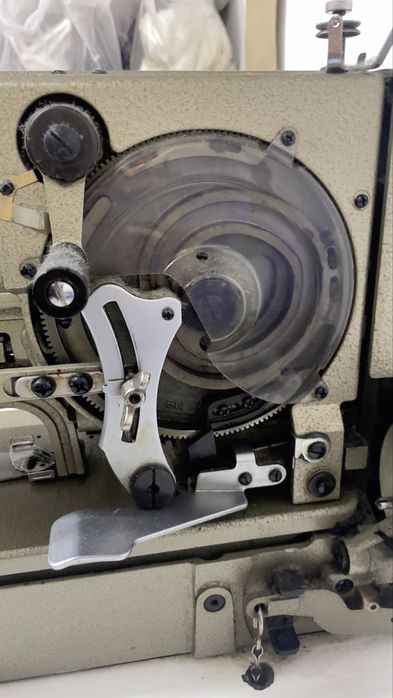 Máquina de Casear + mesa Singer